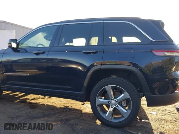 ✅ 2024 Jeep Grand Cherokee Limited • VIN: 1C4RJHBG0RC261413 • Lot: 43690825. Wystawiony na IAAI z przebiegiem 15 483 mil. Bezpłatny archiwum sprzedaży aukcyjnych z USA i szczegółowy raport historii pojazdu na DreamBid. Zdjęcie 15.
