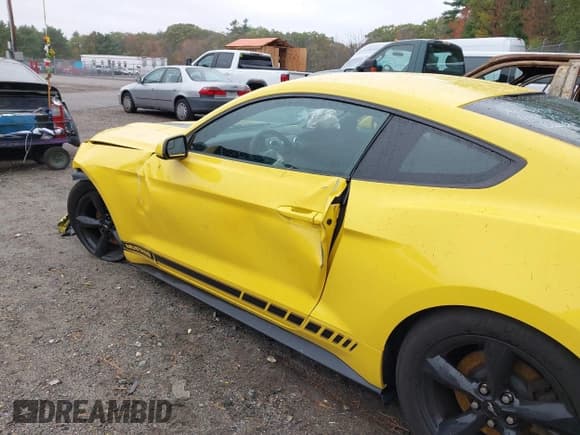 ✅ 2015 Ford Mustang V6 • VIN: 1FA6P8AM4F5305296 • Lot: 43431575. Listed on IAAI with 91,121 mi. Free auction sales archive from the USA and detailed vehicle history report at DreamBid. Image 6.