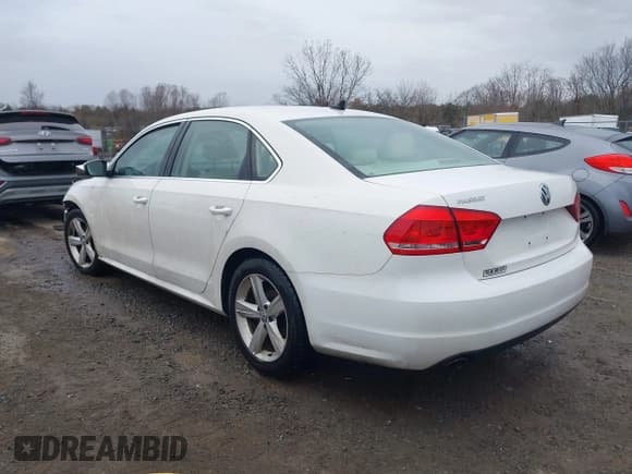 ✅ 2013 Volkswagen Passat SE • VIN: 1VWBP7A38DC132429 • Lot: 43717054. Listed on IAAI with 252,614 mi. Free auction sales archive from the USA and detailed vehicle history report at DreamBid. Image 3.