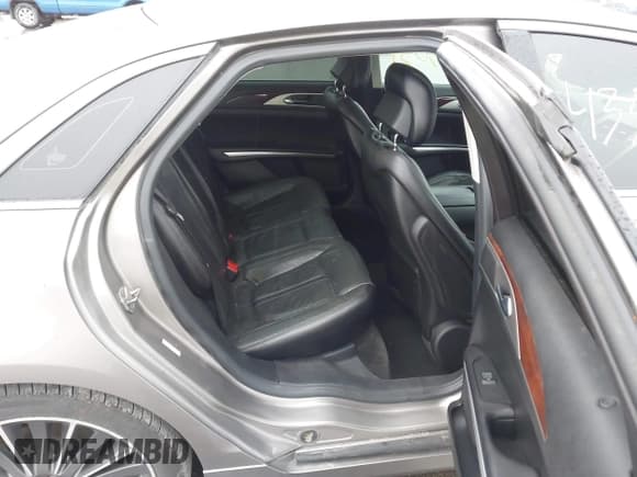 ✅ 2016 Lincoln MKZ Hybrid • VIN: 3LN6L2LU0GR627282 • Лот: 43585051. Опубликован ранее на IAAI с пробегом 185 015 миль. Бесплатный доступ к архиву аукционных продаж из США и подробный отчёт об истории автомобиля на DreamBid. Изображение 8.