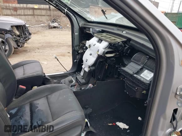 ✅ 2015 Jeep Grand Cherokee Overland • VIN: 1C4RJFCG1FC894789 • Lot: 38811798. Listed on IAAI with Not provided. Free auction sales archive from the USA and detailed vehicle history report at DreamBid. Image 5.