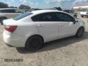 ✅ 2013 Kia Rio LX • VIN: KNADM4A37D6133893 • Lot: 43211062. Wystawiony na IAAI z przebiegiem 186 868 mil. Bezpłatny archiwum sprzedaży aukcyjnych z USA i szczegółowy raport historii pojazdu na DreamBid. Zdjęcie 4.