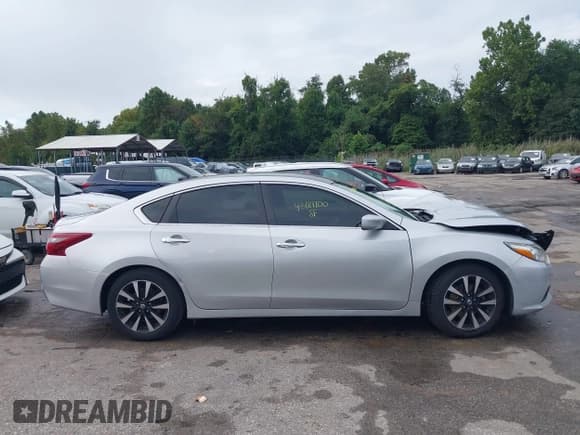 ✅ 2018 Nissan Altima SV • VIN: 1N4AL3AP3JC213233 • Lot: 43181700. Listed on IAAI with 115,953 mi. Free auction sales archive from the USA and detailed vehicle history report at DreamBid. Image 13.