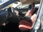 ✅ 2025 Mazda 3 S Carbon Edition • VIN: 3MZBPBCM6SM467726 • Lot: 90843435. Wystawiony na Copart z przebiegiem Nie podano. Bezpłatny archiwum sprzedaży aukcyjnych z USA i szczegółowy raport historii pojazdu na DreamBid. Zdjęcie 7.