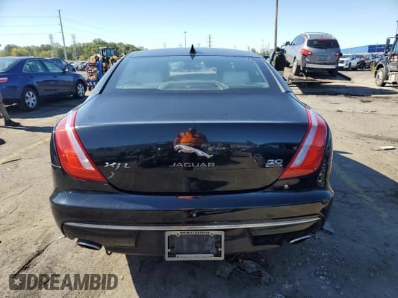 ✅ 2017 Jaguar XJ Portfolio • VIN: SAJWJ2GD7H8W09418 • Lot: 85906035. Listed on Copart with 91,515 mi. Free auction sales archive from the USA and detailed vehicle history report at DreamBid. Image 6.