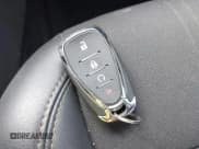 ✅ 2020 Chevrolet Trax LT • VIN: KL7CJPSB5LB000700 • Lot: 43531707. Wystawiony na IAAI z przebiegiem 28 920 mil. Bezpłatny archiwum sprzedaży aukcyjnych z USA i szczegółowy raport historii pojazdu na DreamBid. Zdjęcie 11.