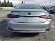 ✅ 2025 Lexus ES 300h • VIN: 58ADA1C11SU074309 • Lot: 92891125. Wystawiony na Copart z przebiegiem 2 867 mil. Bezpłatny archiwum sprzedaży aukcyjnych z USA i szczegółowy raport historii pojazdu na DreamBid. Zdjęcie 6.