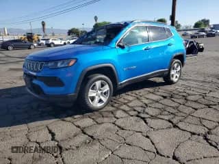 2022 Jeep Compass Latitude с VIN 3C4NJDBB0NT111604, выставлен на аукционе Copart как лот 71930355 с пробегом 87 625 миль миль и Списание • Salvage title. История ставок и продаж доступна на DreamBid. Изображение 1.