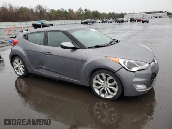✅ 2012 Hyundai Veloster w/Red Int • VIN: KMHTC6AD3CU044253 • Lot: 83989944. Wystawiony na Copart z przebiegiem 105 960 mil. Bezpłatny archiwum sprzedaży aukcyjnych z USA i szczegółowy raport historii pojazdu na DreamBid. Zdjęcie 4.