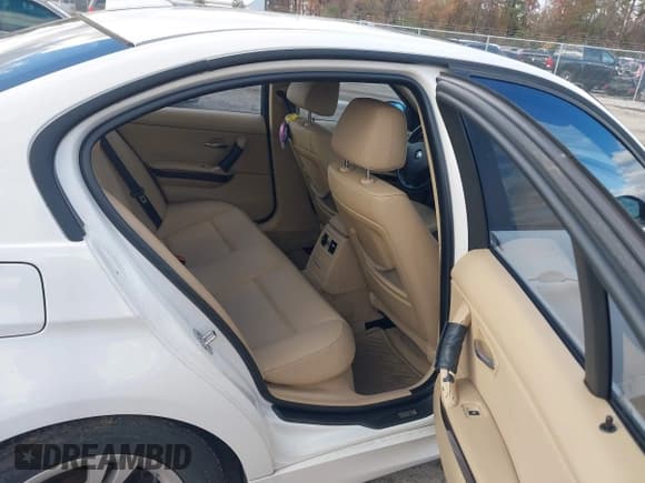 ✅ 2008 BMW 3 Series 328i • VIN: WBAVA33548K053566 • Лот: 43642554. Опубликован ранее на IAAI с пробегом 137 747 миль. Бесплатный доступ к архиву аукционных продаж из США и подробный отчёт об истории автомобиля на DreamBid. Изображение 8.