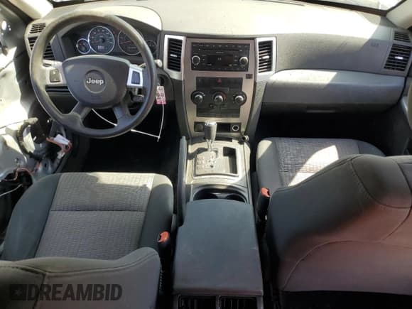 ✅ 2008 Jeep Grand Cherokee Laredo • VIN: 1J8GS48K58C109336 • Lot: 68391015. Wystawiony na Copart z przebiegiem 211 992 mil. Bezpłatny archiwum sprzedaży aukcyjnych z USA i szczegółowy raport historii pojazdu na DreamBid. Zdjęcie 8.