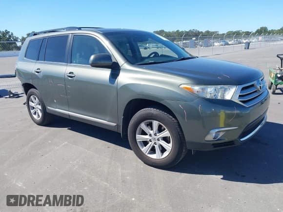 ✅ 2013 Toyota Highlander SE • VIN: 5TDZK3EH9DS103583 • Лот: 43472460. Опубликован ранее на IAAI с пробегом 105 782 миль. Бесплатный доступ к архиву аукционных продаж из США и подробный отчёт об истории автомобиля на DreamBid. Изображение 1.