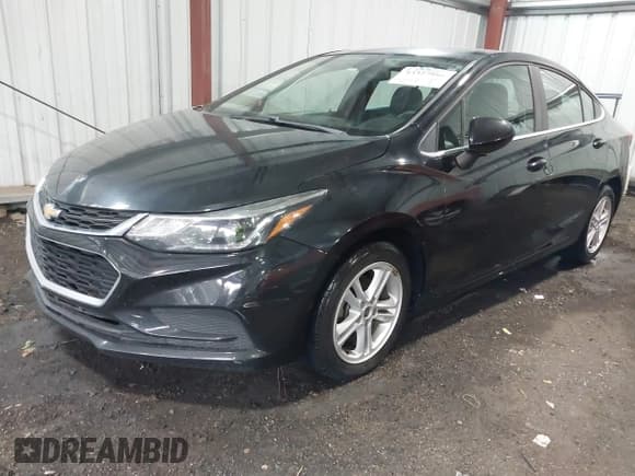 ✅ 2018 Chevrolet Cruze LT • VIN: 1G1BE5SMXJ7229309 • Lot: 43327986. Wystawiony na IAAI z przebiegiem 98 751 mil. Bezpłatny archiwum sprzedaży aukcyjnych z USA i szczegółowy raport historii pojazdu na DreamBid. Zdjęcie 2.