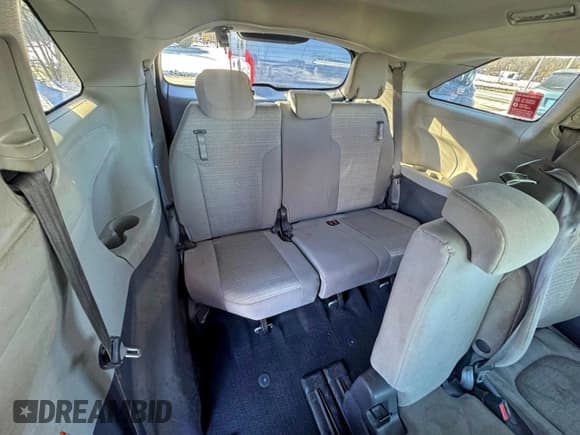 ✅ 2021 Toyota Sienna LE • VIN: 5TDKRKECXMS064207 • Лот: 96793045. Опубликован ранее на Copart с пробегом 311 239 миль. Бесплатный доступ к архиву аукционных продаж из США и подробный отчёт об истории автомобиля на DreamBid. Изображение 11.