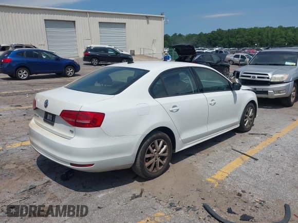 ✅ 2015 Volkswagen Jetta SE • VIN: 3VWD17AJ3FM354676 • Lot: 42324721. Listed on IAAI with 122,763 mi. Free auction sales archive from the USA and detailed vehicle history report at DreamBid. Image 4.