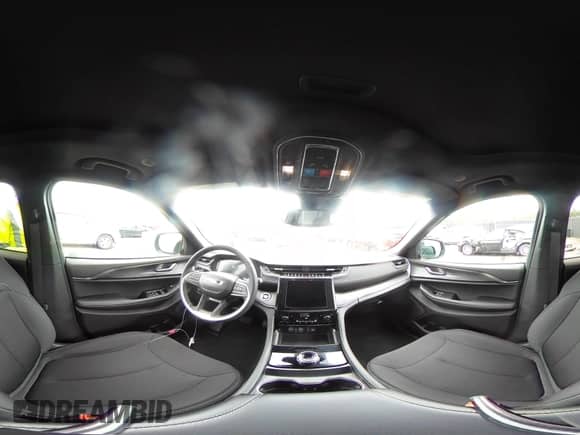 2025 Jeep Grand Cherokee Altitude X with VIN 1C4RJGAG6SC266049, listed as a IAAI auction lot 42430965 with 2,197 mi miles and . Bid and sale history available at DreamBid. Image 19.