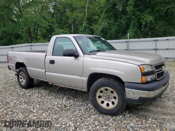 2006 Chevrolet Silverado 1500 Work Truck z VIN 3GCEK14X56G232594, wystawiony jako Copart lot #64507464 z przebiegiem 129 329 mil mil oraz Czysty tytuł • Clean title. Historia ofert i sprzedaży dostępna na DreamBid. Obrazek 4.