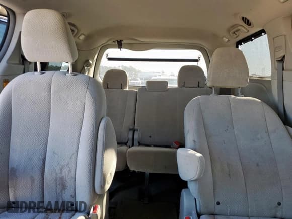 ✅ 2014 Toyota Sienna LE • VIN: 5TDJK3DC3ES080628 • Lot: 90848915. Listed on Copart with 134,900 mi. Free auction sales archive from the USA and detailed vehicle history report at DreamBid. Image 10.