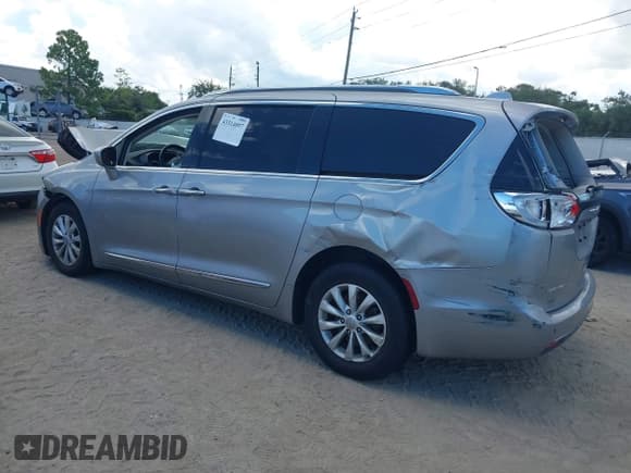 ✅ 2018 Chrysler Pacifica Touring L • VIN: 2C4RC1BG8JR287870 • Lot: 43314097. Wystawiony na IAAI z przebiegiem 147 153 mil. Bezpłatny archiwum sprzedaży aukcyjnych z USA i szczegółowy raport historii pojazdu na DreamBid. Zdjęcie 3.