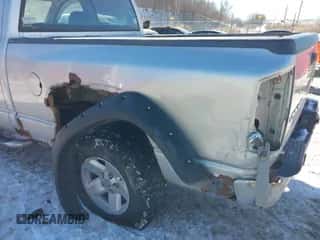 2003 Dodge 1500 ST z VIN 1D7HU18Z83S183372, wystawiony jako IAAI lot #41617973 z przebiegiem 118 632 mil mil oraz . Historia ofert i sprzedaży dostępna na DreamBid. Obrazek 6.