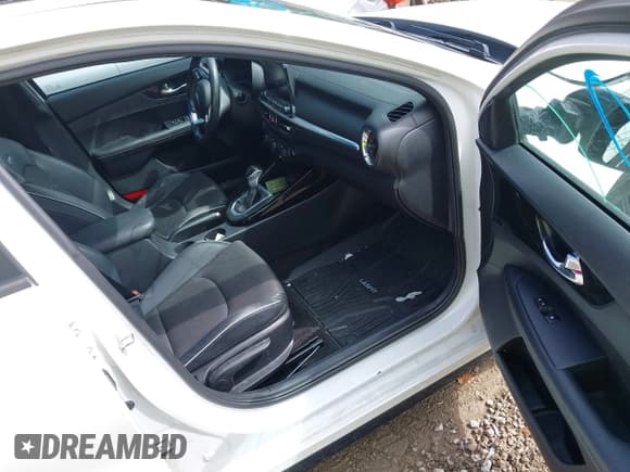 ✅ 2020 Kia Forte GT-Line • VIN: 3KPF34AD3LE243758 • Lot: 43269550. Wystawiony na IAAI z przebiegiem 131 923 mil. Bezpłatny archiwum sprzedaży aukcyjnych z USA i szczegółowy raport historii pojazdu na DreamBid. Zdjęcie 5.