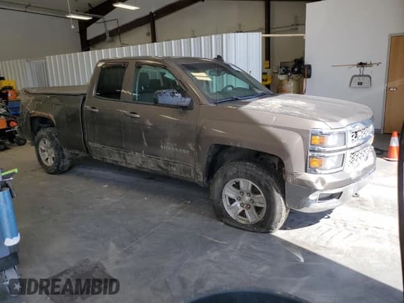 ✅ 2015 Chevrolet Silverado 1500 • VIN: 1GCVKREC9FZ150314 • Лот: 50610355. Опубликован ранее на Copart с пробегом 231 412 миль. Бесплатный доступ к архиву аукционных продаж из США и подробный отчёт об истории автомобиля на DreamBid. Изображение 4.
