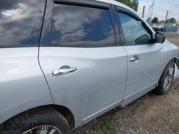 ✅ 2016 Nissan Pathfinder Platinum • VIN: 5N1AR2MM4GC657696 • Lot: 42832227. Listed on IAAI with 97,172 mi. Free auction sales archive from the USA and detailed vehicle history report at DreamBid. Image 19.