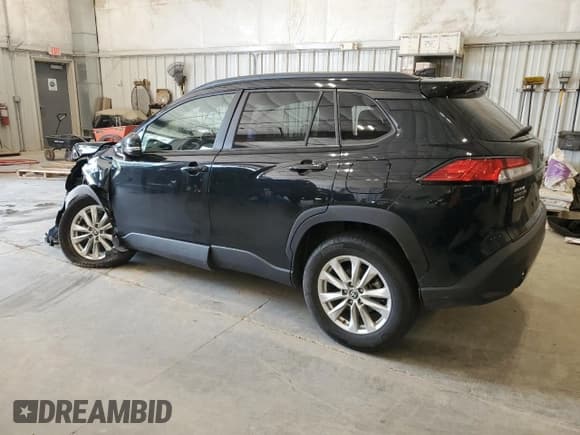 ✅ 2023 Toyota Corolla Cross LE • VIN: 7MUCAAAG7PV061015 • Лот: 66490435. Опубликован ранее на Copart с пробегом 54 602 миль. Бесплатный доступ к архиву аукционных продаж из США и подробный отчёт об истории автомобиля на DreamBid. Изображение 2.