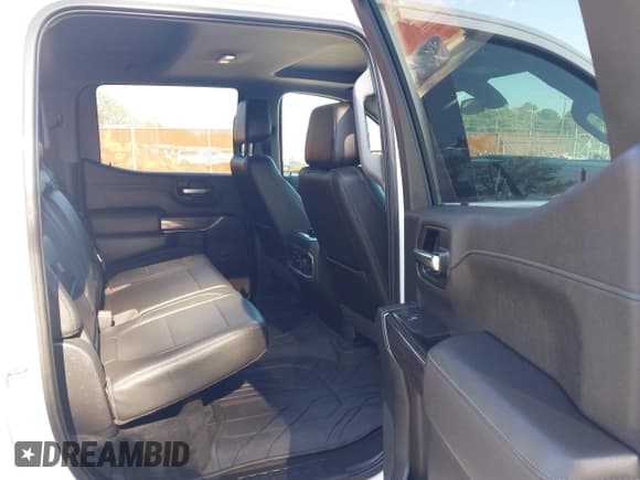 ✅ 2019 Chevrolet Silverado 1500 LTZ • VIN: 3GCUYGED0KG109314 • Lot: 43892760. Wystawiony na IAAI z przebiegiem 98 208 mil. Bezpłatny archiwum sprzedaży aukcyjnych z USA i szczegółowy raport historii pojazdu na DreamBid. Zdjęcie 8.