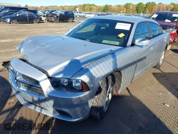 2012 Dodge Charger SE z VIN 2C3CDXBG3CH120772, wystawiony jako IAAI lot #43507063 z przebiegiem 224 409 mil mil oraz . Historia ofert i sprzedaży dostępna na DreamBid. Obrazek 2.