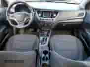 2019 Hyundai Accent SE z VIN 3KPC24A33KE079875, wystawiony jako Copart lot #77388893 z przebiegiem 76 385 mil mil oraz . Historia ofert i sprzedaży dostępna na DreamBid. Obrazek 8.