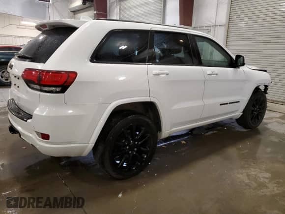 2018 Jeep Grand Cherokee Altitude z VIN 1C4RJFAG4JC397098, wystawiony jako Copart lot #82310585 z przebiegiem 138 914 mil mil oraz Szkoda całkowita • Salvage title. Historia ofert i sprzedaży dostępna na DreamBid. Obrazek 3.