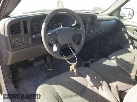 2004 Chevrolet Silverado 1500 LS z VIN 1GCEC14V54Z353344, wystawiony jako Copart lot #72597554 z przebiegiem Nie podano mil oraz Czysty tytuł • Clean title. Historia ofert i sprzedaży dostępna na DreamBid. Obrazek 8.