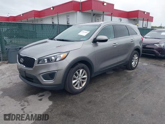✅ 2017 Kia Sorento L • VIN: 5XYPG4A31HG206623 • Lot: 43163052. Listed on IAAI with 115,019 mi. Free auction sales archive from the USA and detailed vehicle history report at DreamBid. Image 2.