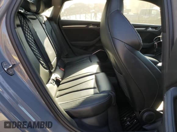 ✅ 2019 Audi RS 3 • VIN: WUABWGFF8KA907686 • Lot: 75947394. Wystawiony na Copart z przebiegiem 50 794 mil. Bezpłatny archiwum sprzedaży aukcyjnych z USA i szczegółowy raport historii pojazdu na DreamBid. Zdjęcie 10.