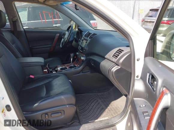 ✅ 2013 Toyota Highlander Limited • VIN: JTEDC3EH9D2013733 • Lot: 42861471. Listed on IAAI with Not provided. Free auction sales archive from the USA and detailed vehicle history report at DreamBid. Image 5.