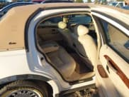 ✅ 2001 Lincoln Town Car Cartier • VIN: 1LNHM83W61Y713277 • Lot: 43676380. Wystawiony na IAAI z przebiegiem 283 434 mil. Bezpłatny archiwum sprzedaży aukcyjnych z USA i szczegółowy raport historii pojazdu na DreamBid. Zdjęcie 8.