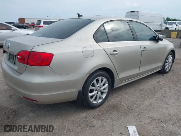 ✅ 2013 Volkswagen Jetta SE • VIN: 3VWDX7AJ2DM296040 • Lot: 42322512. Listed on IAAI with 136,599 mi. Free auction sales archive from the USA and detailed vehicle history report at DreamBid. Image 4.
