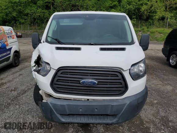 ✅ 2017 Ford Transit • VIN: 1FTYR2YM2HKB51983 • Lot: 56053945. Wystawiony na Copart z przebiegiem 143 786 mil. Bezpłatny archiwum sprzedaży aukcyjnych z USA i szczegółowy raport historii pojazdu na DreamBid. Zdjęcie 5.