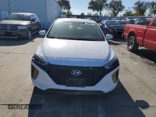✅ 2017 Hyundai Ioniq Blue • VIN: KMHC65LC3HU038756 • Lot: 76982754. Wystawiony na Copart z przebiegiem Nie podano. Bezpłatny archiwum sprzedaży aukcyjnych z USA i szczegółowy raport historii pojazdu na DreamBid. Zdjęcie 5.