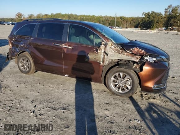✅ 2023 Toyota Sienna XLE • VIN: 5TDYRKEC1PS167062 • Lot: 90842155. Listed on Copart with 40,851 mi. Free auction sales archive from the USA and detailed vehicle history report at DreamBid. Image 4.