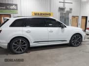 ✅ 2020 Audi SQ7 • VIN: WA1VWAF7XLD012579 • Lot: 42626607. Wystawiony na IAAI z przebiegiem 41 877 mil. Bezpłatny archiwum sprzedaży aukcyjnych z USA i szczegółowy raport historii pojazdu na DreamBid. Zdjęcie 13.