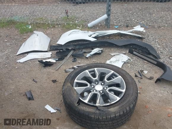 ✅ 2018 Chevrolet Tahoe LT • VIN: 1GNSCBKC8JR133855 • Lot: 42075312. Listed on IAAI with 61,534 mi. Free auction sales archive from the USA and detailed vehicle history report at DreamBid. Image 12.