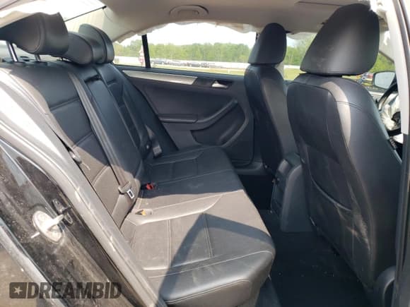 ✅ 2015 Volkswagen Jetta SE • VIN: 3VWD17AJ3FM282085 • Lot: 59718875. Listed on Copart with 87,681 mi. Free auction sales archive from the USA and detailed vehicle history report at DreamBid. Image 10.