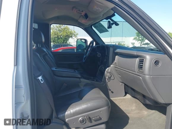 ✅ 2006 Chevrolet Silverado 2500HD LT3 • VIN: 1GCHK23D66F147100 • Лот: 42173062. Опубликован ранее на IAAI с пробегом 227 592 миль. Бесплатный доступ к архиву аукционных продаж из США и подробный отчёт об истории автомобиля на DreamBid. Изображение 5.