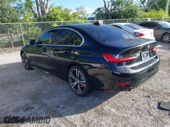 ✅ 2020 BMW 3 Series 330i • VIN: 3MW5R1J02L8B34239 • Lot: 43636215. Listed on IAAI with 54,695 mi. Free auction sales archive from the USA and detailed vehicle history report at DreamBid. Image 3.