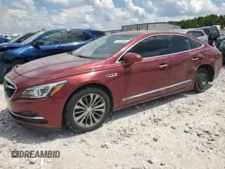 ✅ 2017 Buick LaCrosse Essence • VIN: 1G4ZP5SS1HU130898 • Lot: 61909695. Wystawiony na Copart z przebiegiem 111 025 mil. Bezpłatny archiwum sprzedaży aukcyjnych z USA i szczegółowy raport historii pojazdu na DreamBid. Zdjęcie 1.