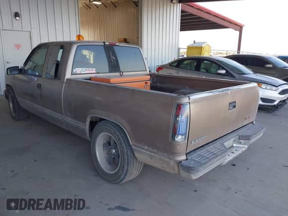 1997 GMC Sierra 1500 с VIN 2GTEC19RXV1548717, выставлен на аукционе IAAI как лот 43628225 с пробегом 290 016 миль миль и . История ставок и продаж доступна на DreamBid. Изображение 3.