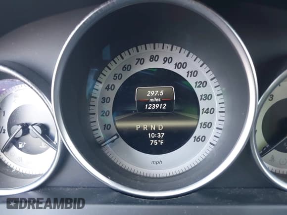 ✅ 2013 Mercedes-Benz C 300 Sport • VIN: WDDGF8AB3DG073703 • Lot: 41551296. Wystawiony na IAAI z przebiegiem 123 912 mil. Bezpłatny archiwum sprzedaży aukcyjnych z USA i szczegółowy raport historii pojazdu na DreamBid. Zdjęcie 7.