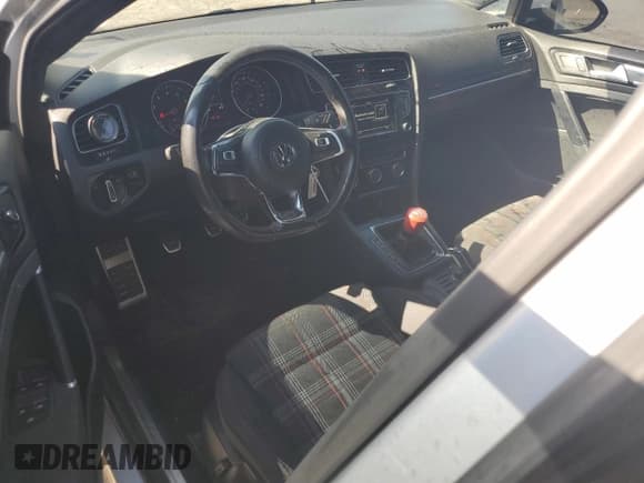 ✅ 2015 Volkswagen Golf GTI S • VIN: 3VW5T7AU7FM004623 • Lot: 71116475. Wystawiony na Copart z przebiegiem 100 108 mil. Bezpłatny archiwum sprzedaży aukcyjnych z USA i szczegółowy raport historii pojazdu na DreamBid. Zdjęcie 8.